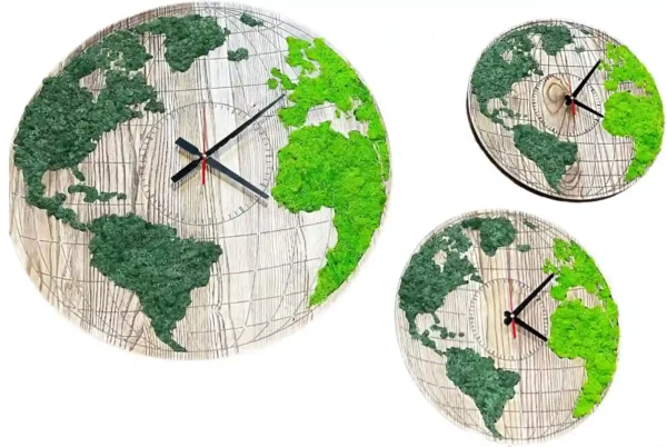 Mechové dřevěné hodiny – mapa světa s dubu a sobí mechem