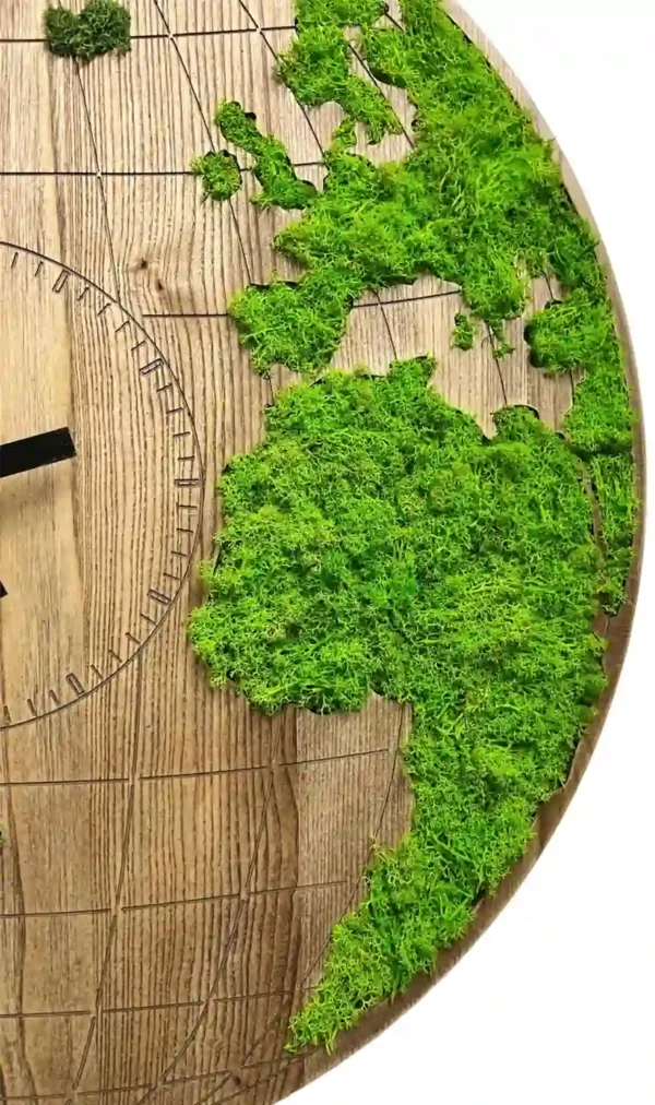 Mechové dřevěné hodiny – mapa světa s dubu a sobí mechem